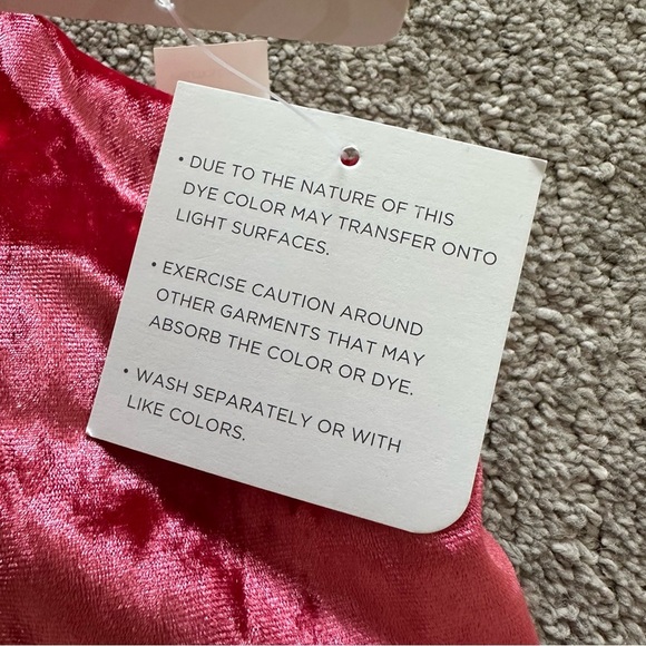 NWT Fabletics Oasis Crushed Velour Twist Sports Bra Strawberry Red XXL - Picture 3 of 5